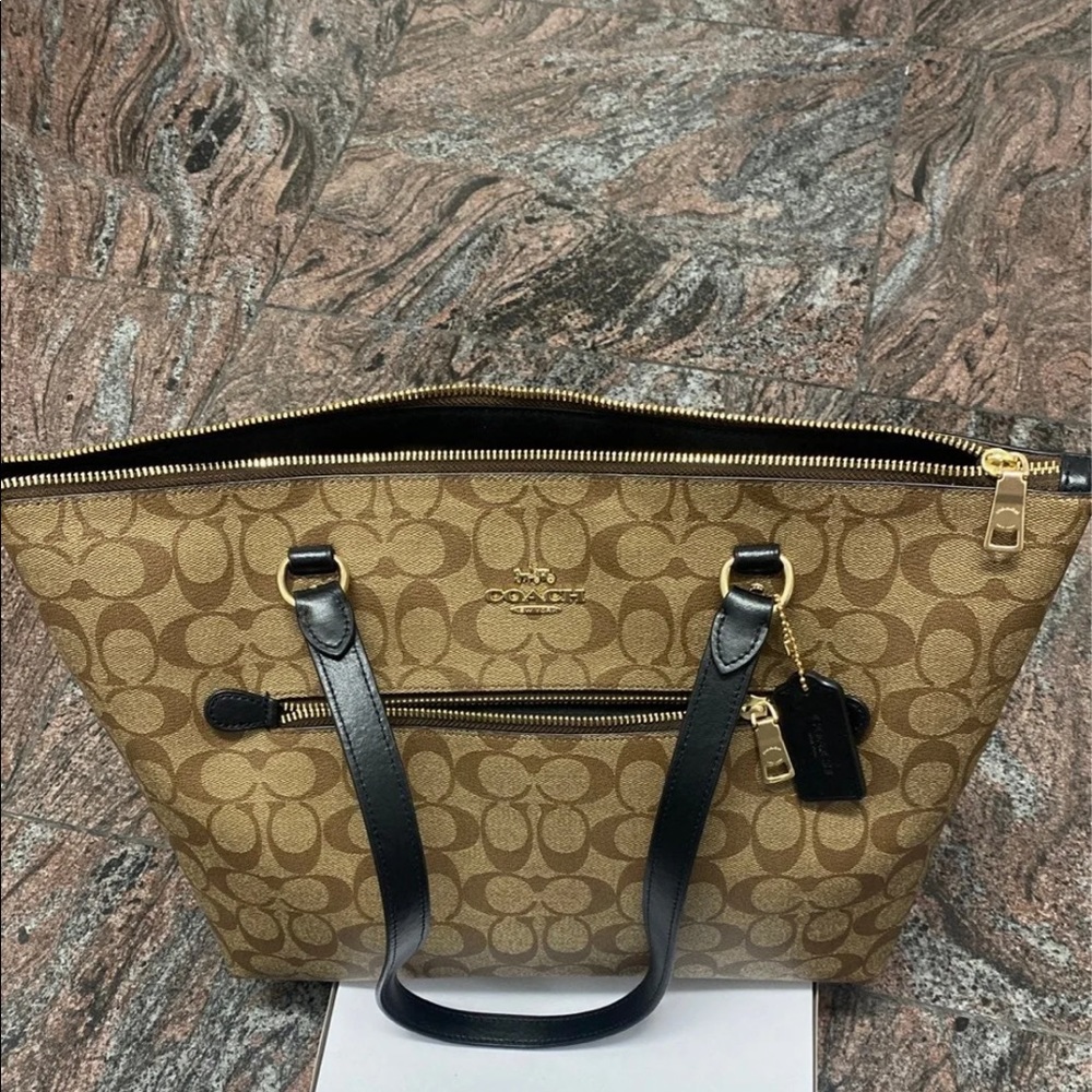 Coach Tote And Wallet Set